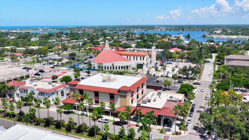 304 W Venice Ave, Venice, FL à louer - Photo de l’immeuble – Image 1 sur 11