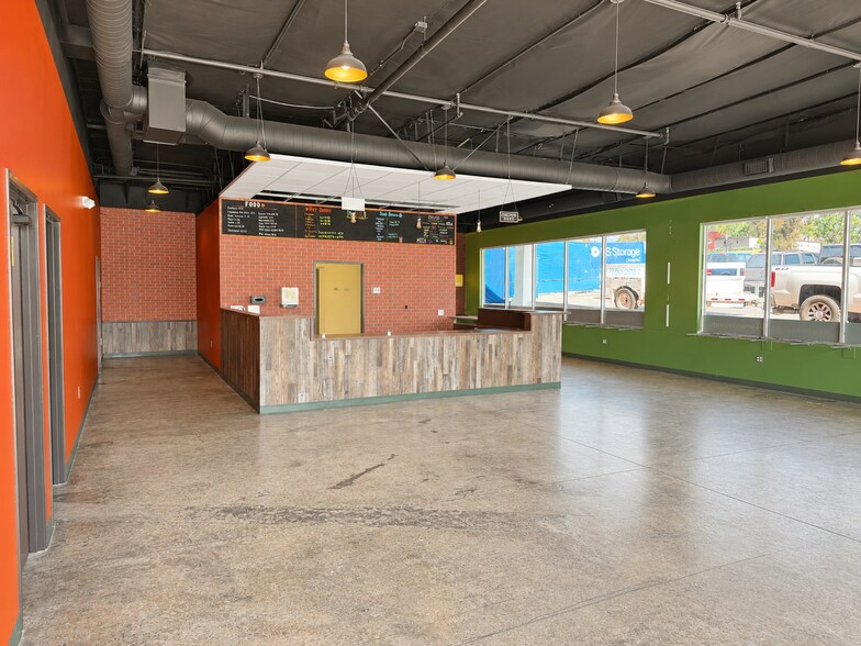 1386 E Foothill Blvd, Upland, CA à louer - Photo de l’immeuble – Image 3 sur 6