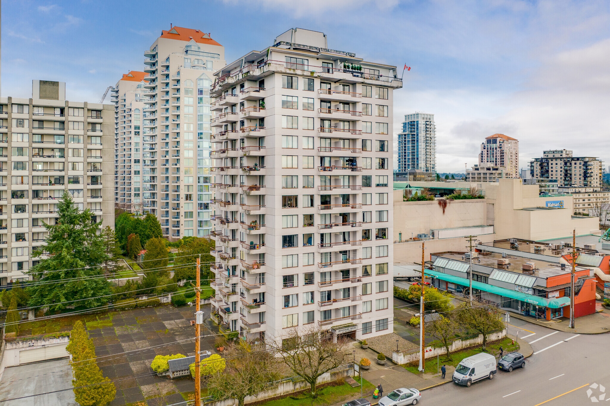 621 Eighth St, New Westminster, BC à vendre Photo principale– Image 1 sur 6