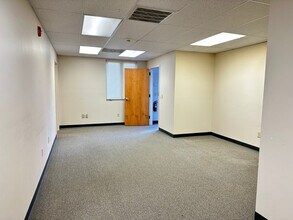 1000 Corporate Dr, Hillsborough, NC à louer Photo intérieure– Image 1 sur 2