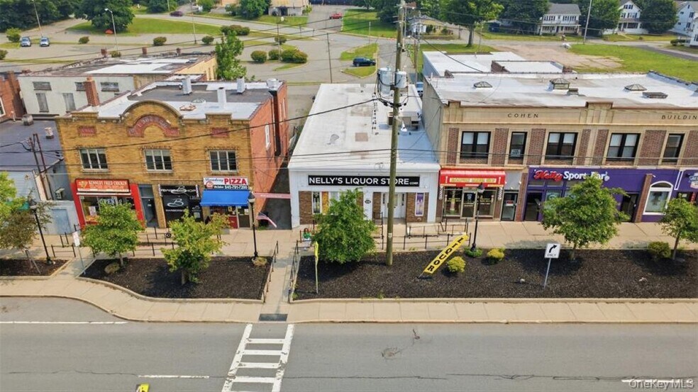458 Broadway, Monticello, NY à vendre - Photo de l’immeuble – Image 2 sur 11