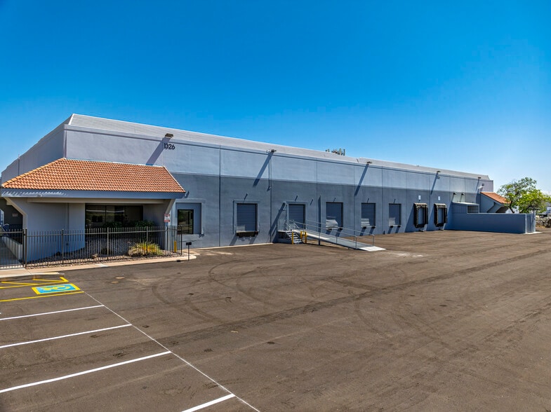 1326 W Fairmont Dr, Tempe, AZ à louer - Photo de l’immeuble – Image 3 sur 9
