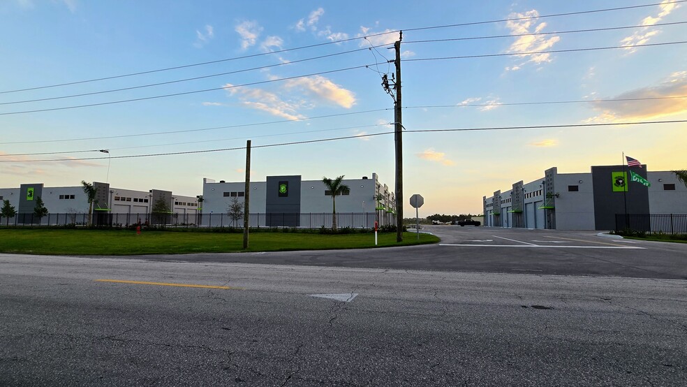 6509 St Lucie Blvd, Fort Pierce, FL à louer - Photo de l’immeuble – Image 2 sur 14