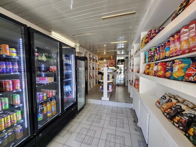 Plus de détails pour Local commercial à vendre