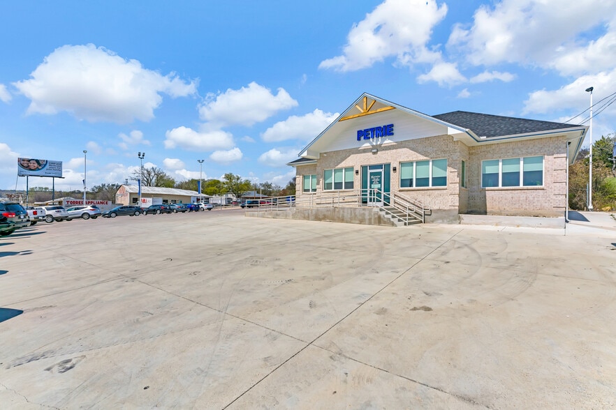 2104 Jacksboro Hwy, Fort Worth, TX à louer - Photo principale – Image 1 sur 10