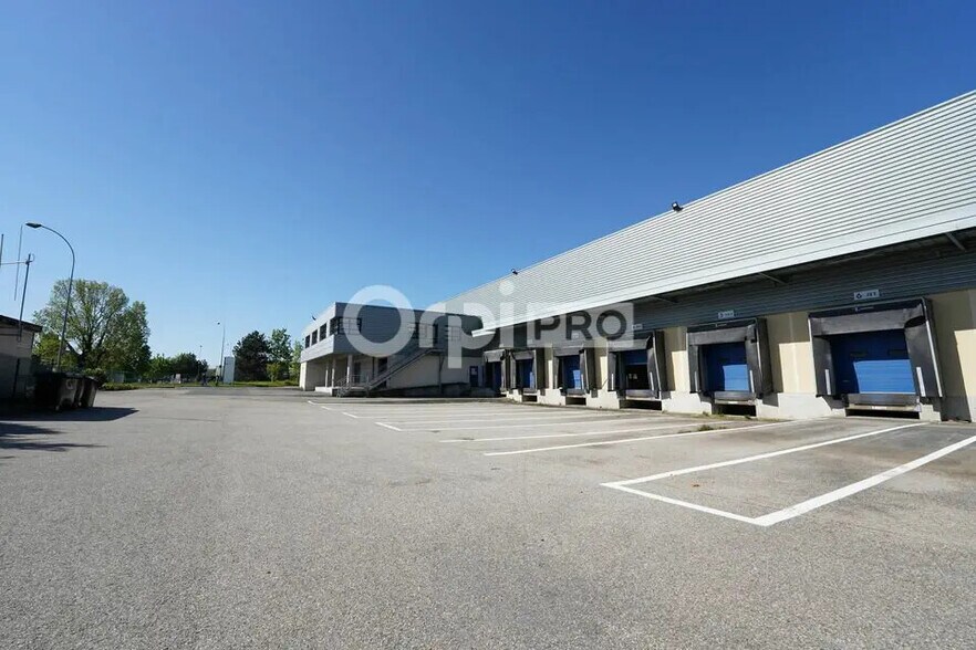 501 Rue Du Beaujolais, Miribel à louer - Photo de l’immeuble – Image 1 sur 12