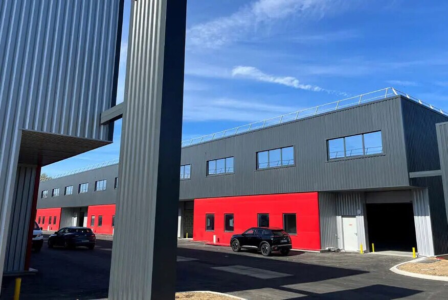 Local d’activités dans Tresses à louer - Photo de l’immeuble – Image 3 sur 4