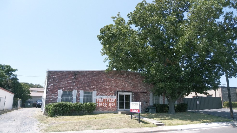 106 W Rhapsody Dr, San Antonio, TX à louer - Photo de l’immeuble – Image 3 sur 26