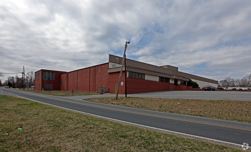 564 S Grove Street Ext, Lincolnton, NC à vendre - Photo de l’immeuble – Image 3 sur 9