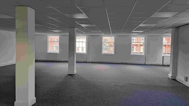 8-9 High St, Marlborough à louer Photo intérieure– Image 2 sur 2