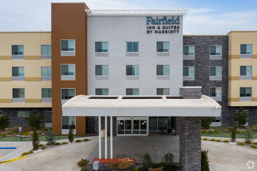 1501 Domino Dr, El Reno, OK à vendre - Photo de l’immeuble – Image 3 sur 4