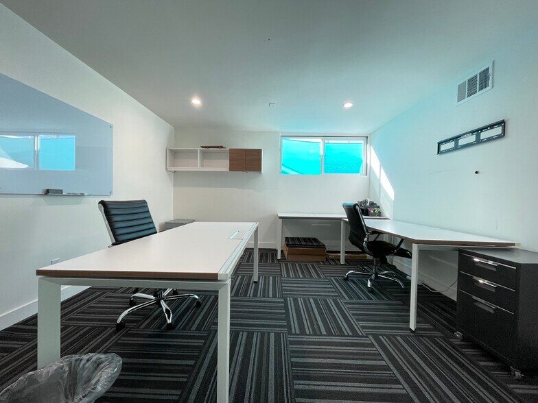 292-296 N Palm Canyon Dr, Palm Springs, CA à louer - Photo de l’immeuble – Image 3 sur 9