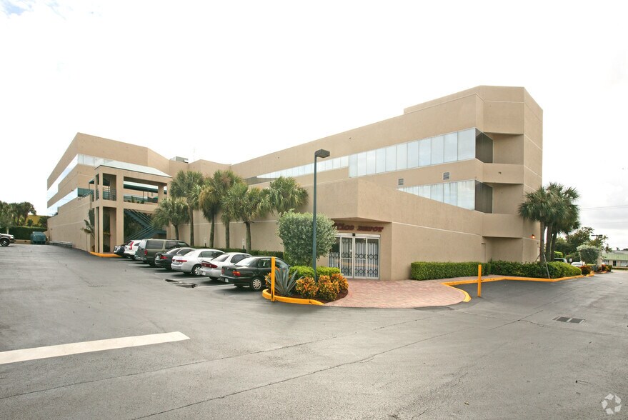123 NW 13th St, Boca Raton, FL à louer - Photo de l’immeuble – Image 3 sur 6