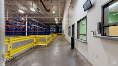 23371 Aurora Rd, Bedford, OH à louer Numérisation 3D Matterport– Image 2 sur 14