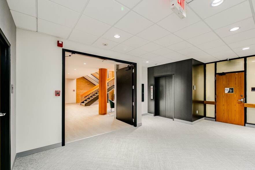 680 Craig Rd, Saint Louis, MO à louer - Photo intérieure – Image 2 sur 4