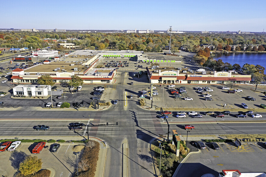1821-1977 W 21st St N, Wichita, KS à louer - Photo de l’immeuble – Image 3 sur 6