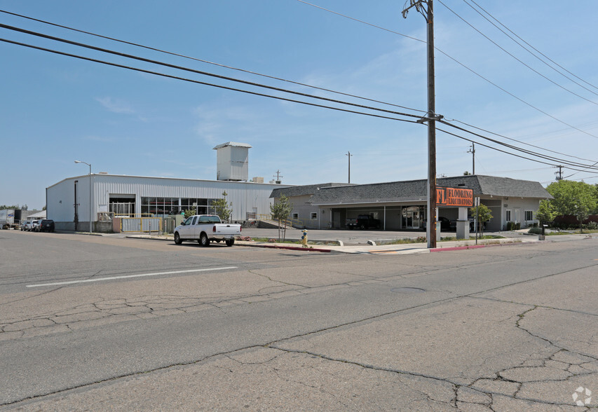 1321 Railroad Ave, Clovis, CA à louer - Photo de l’immeuble – Image 2 sur 2