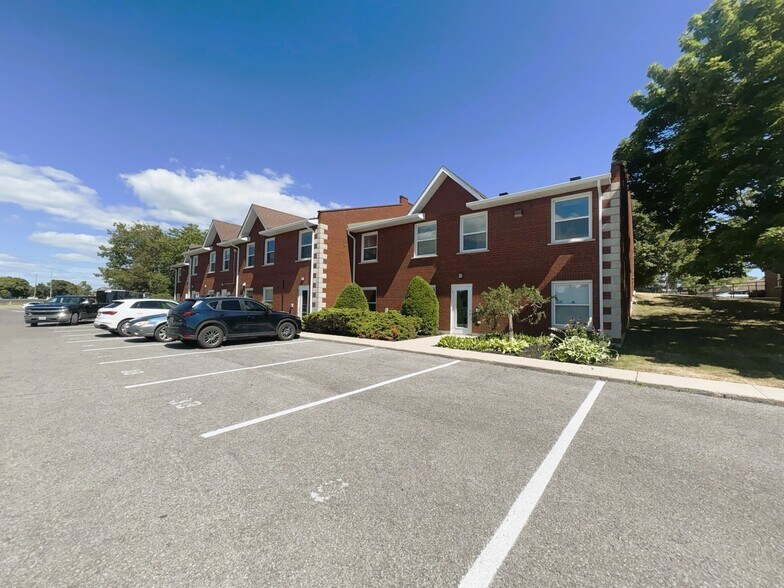 730-742 Arlington Park Pl, Kingston, ON à vendre - Photo de l’immeuble – Image 2 sur 3