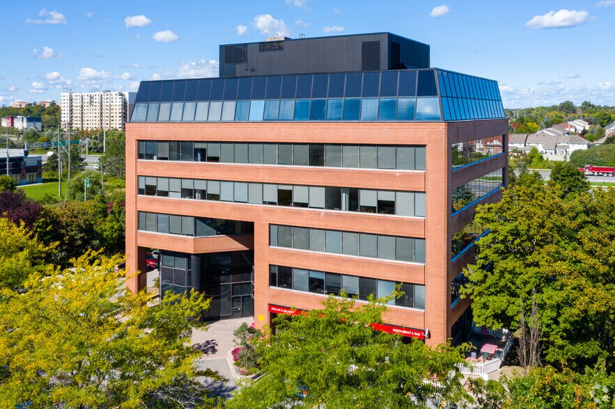 260 Hearst Way, Ottawa, ON à louer - Photo de l’immeuble – Image 2 sur 7