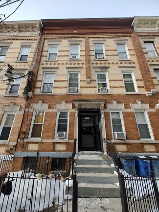Plus de détails pour 2017 Woodbine St, Ridgewood, NY - Logement à vendre