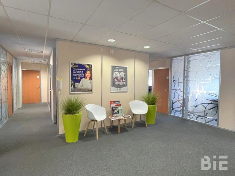 Bureau dans Bruges à louer - Photo de l’immeuble – Image 2 sur 7