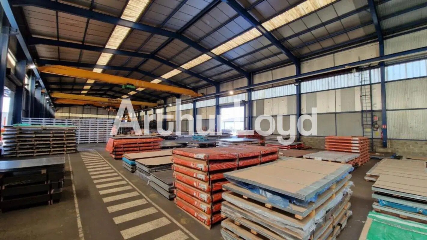 Industriel/Logistique dans Grentheville à louer Photo de l’immeuble– Image 1 sur 4