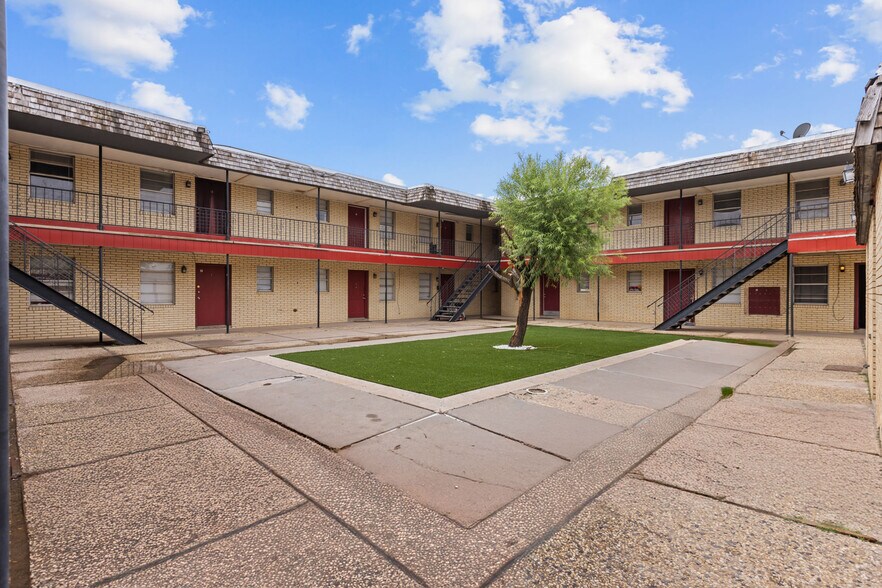 1200 N Lee Ave, Odessa, TX à vendre - Photo de l’immeuble – Image 2 sur 2