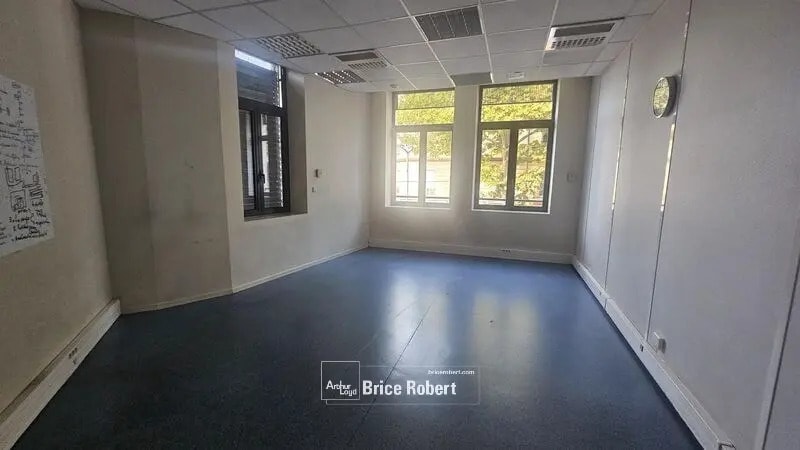 Bureau dans Lyon à louer - Photo de l’immeuble – Image 2 sur 7