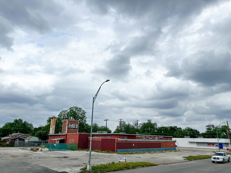 2603 W Southcross Blvd, San Antonio, TX à louer - Photo de l’immeuble – Image 3 sur 7