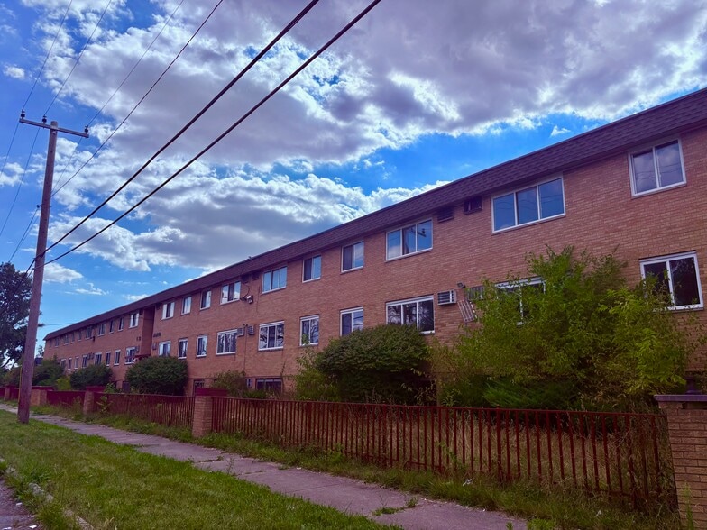 9501 Iris St, Detroit, MI à vendre - Photo de l’immeuble – Image 3 sur 3