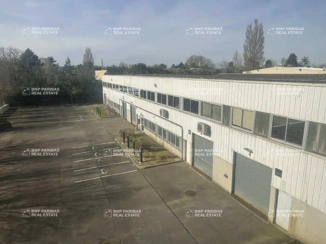 Local d'activités dans Buc à vendre Photo de l’immeuble– Image 1 sur 20