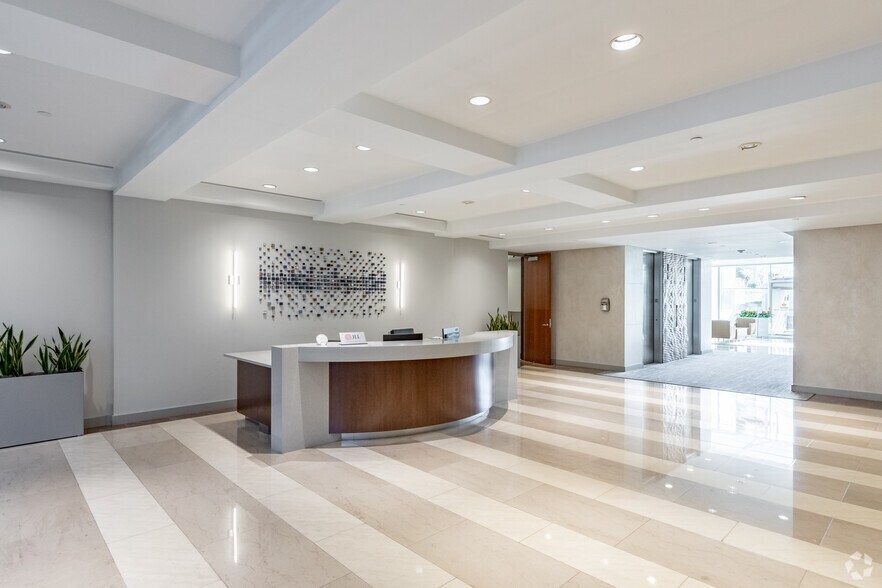 211 Perimeter Center Pky NE, Atlanta, GA à louer - Hall d’entrée – Image 2 sur 10