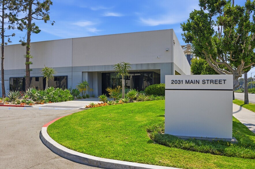 2031 Main St, Irvine, CA à louer - Photo de l’immeuble – Image 2 sur 5