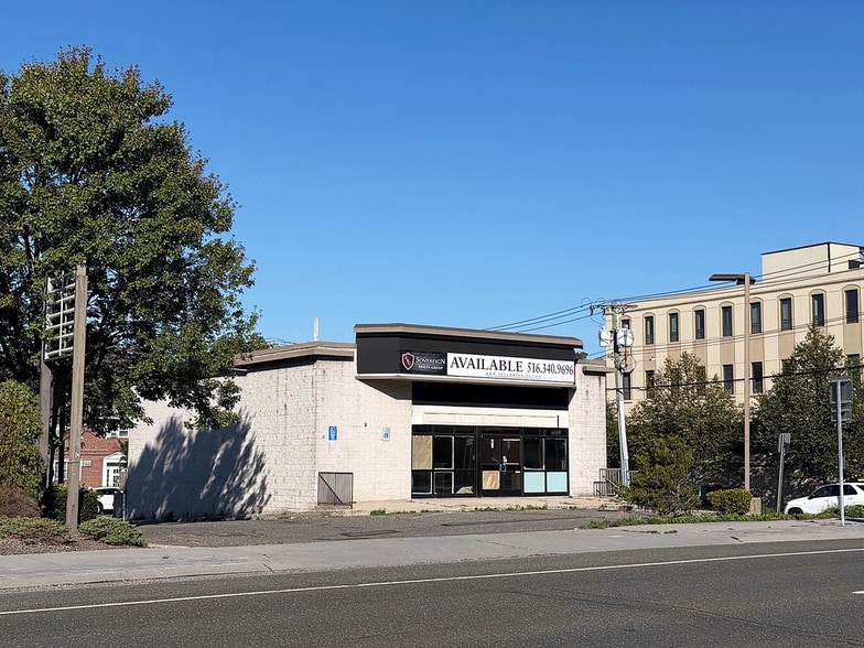 24 Broadhollow Rd, Melville, NY à louer - Photo de l’immeuble – Image 1 sur 8