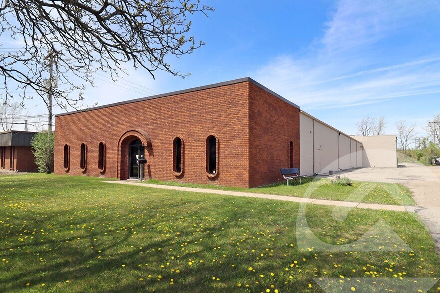 595 Elmwood Dr, Troy, MI à vendre - Photo de l’immeuble – Image 1 sur 1