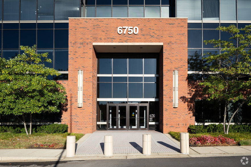 6750 Alexander Bell Dr, Columbia, MD à louer - Photo de l’immeuble – Image 3 sur 12