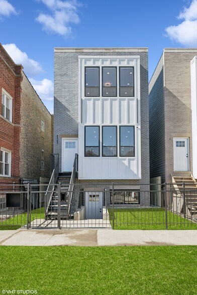 1052 N Central Park Ave, Chicago, IL à vendre - Photo principale – Image 1 sur 19