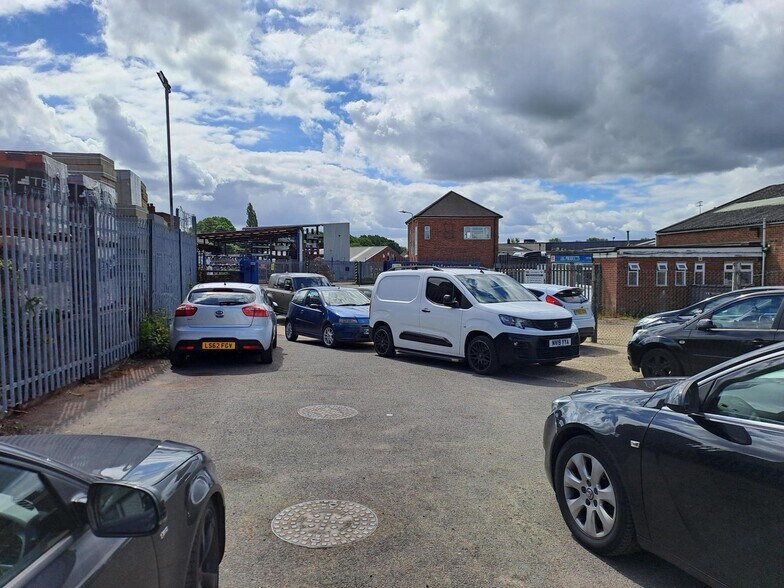 30 Burrowfield, Welwyn Garden City à louer - Photo de l’immeuble – Image 3 sur 10
