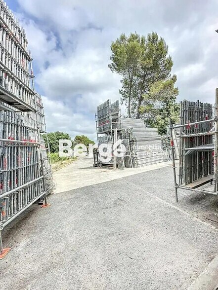 Industriel/Logistique dans Mouans-Sartoux à vendre - Photo de l’immeuble – Image 2 sur 5