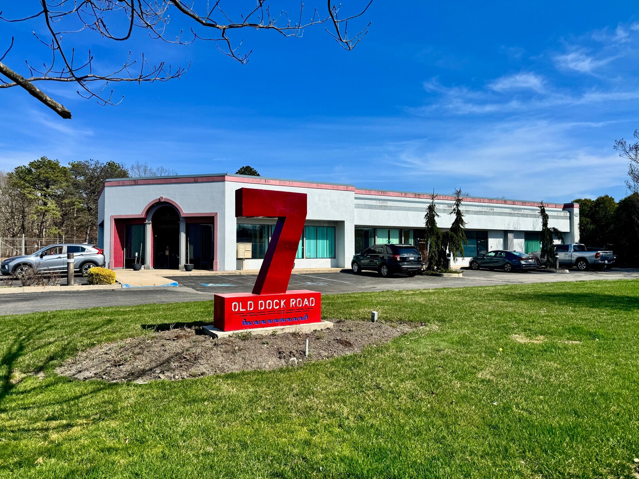 7 Old Dock Rd, Yaphank, NY à vendre Photo principale– Image 1 sur 25
