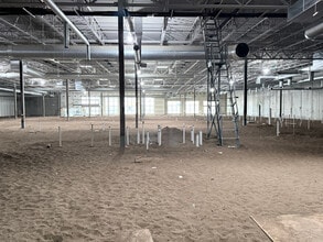 12550 Riverdale Blvd NW, Coon Rapids, MN à louer Photo intérieure– Image 2 sur 5