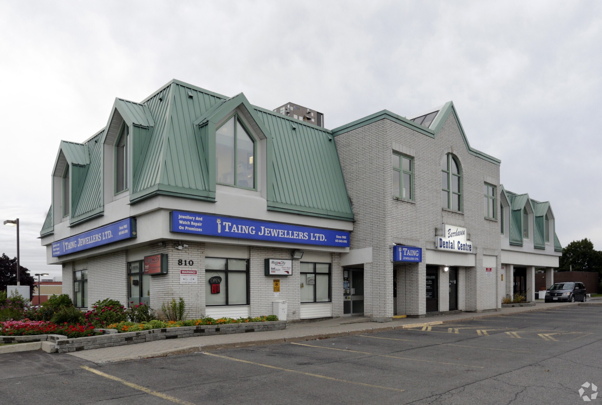 810 Greenbank Rd, Ottawa, ON à louer Photo principale– Image 1 sur 4