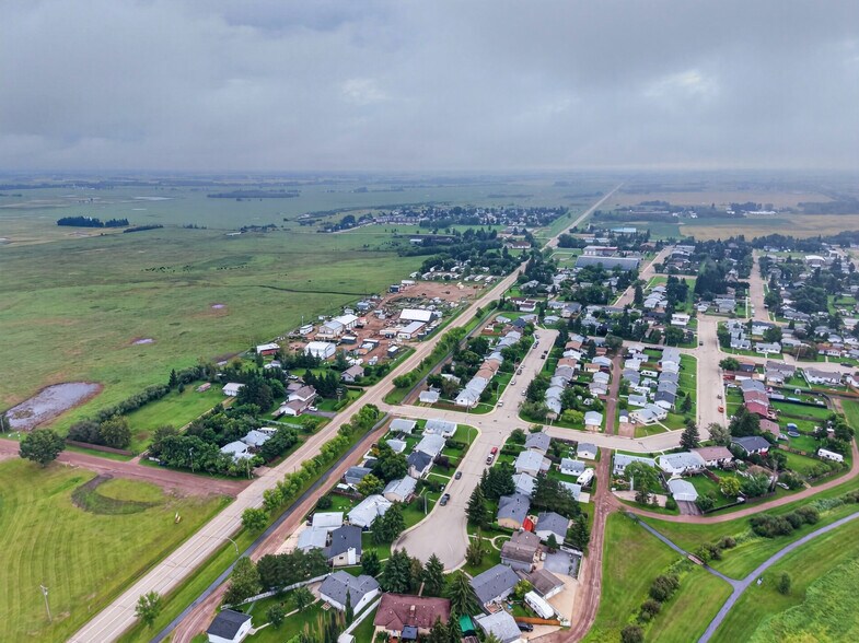 5130 52 Avenue, Bruderheim, AB à vendre - Photo de l’immeuble – Image 2 sur 50