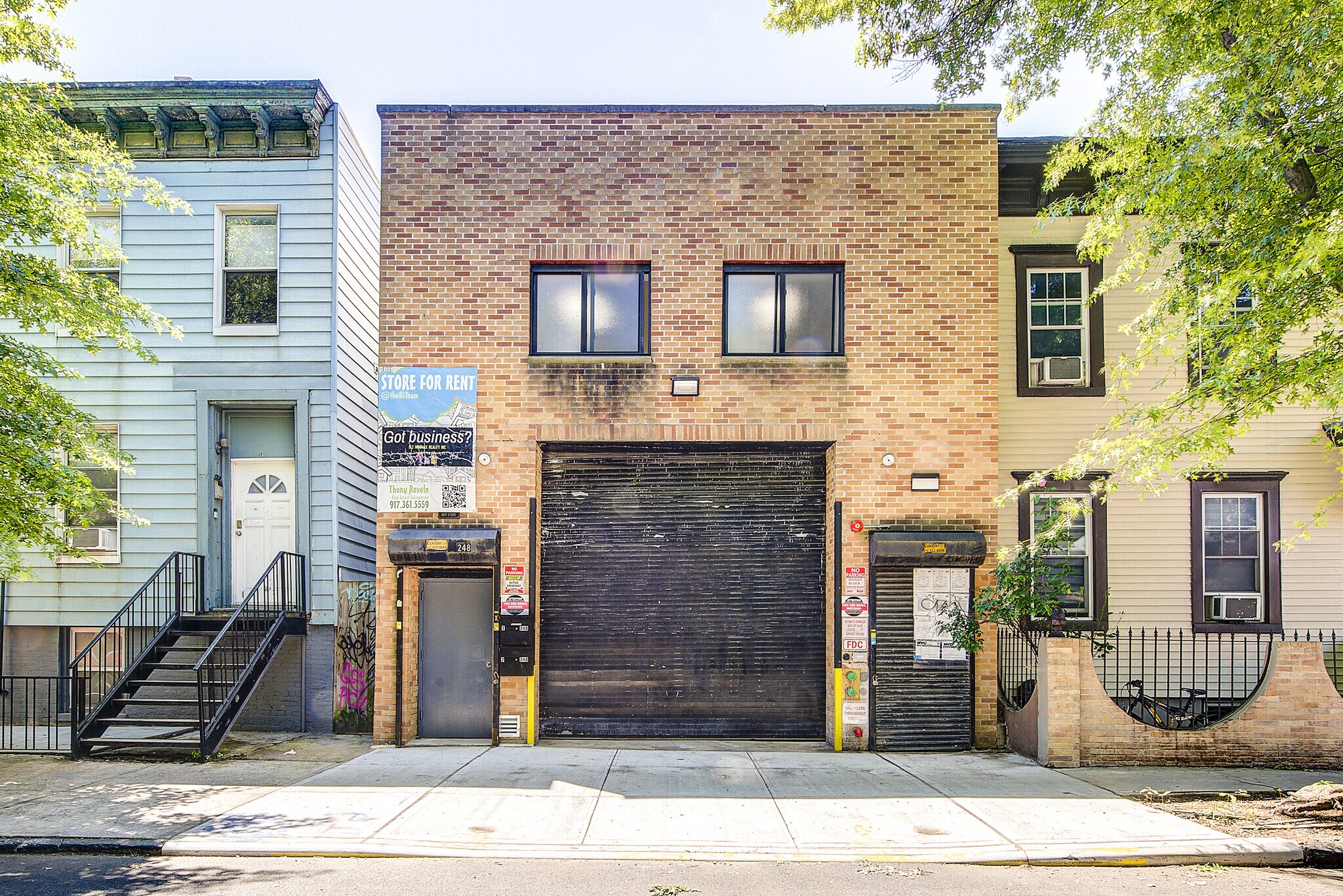 248 Boerum St, Brooklyn, NY à louer Photo de l’immeuble– Image 1 sur 34