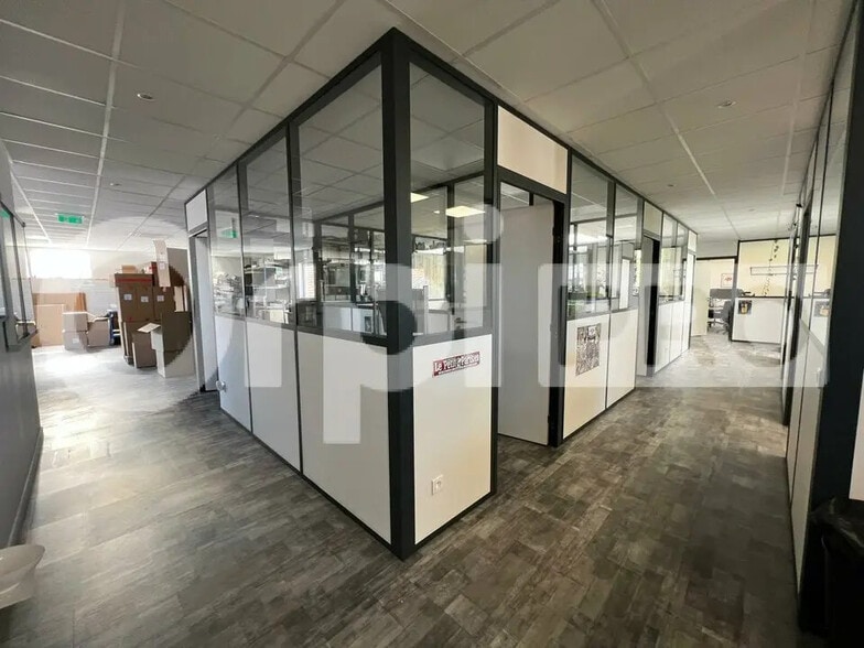 Local d'activités dans Saulx-les-Chartreux à vendre - Photo de l’immeuble – Image 2 sur 13