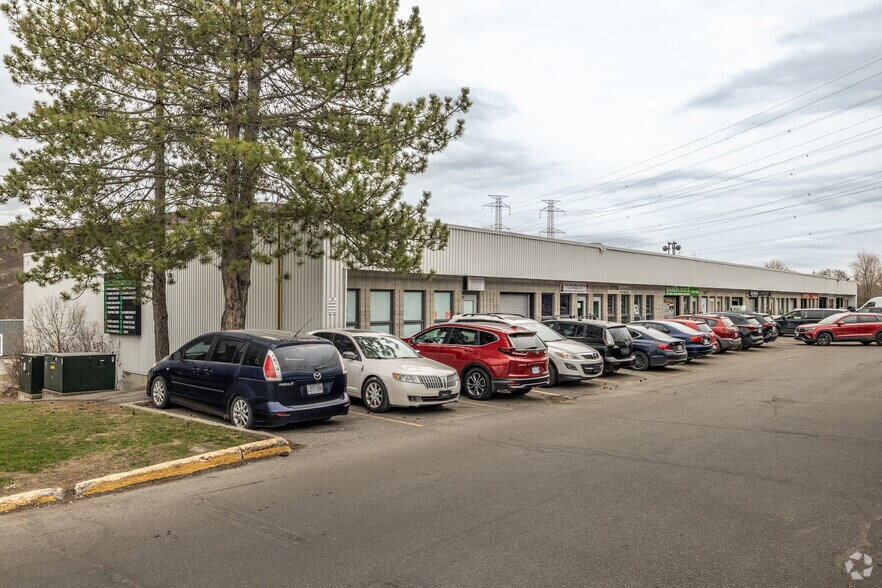 2285 St Laurent Blvd, Ottawa, ON à louer - Photo de l’immeuble – Image 2 sur 2