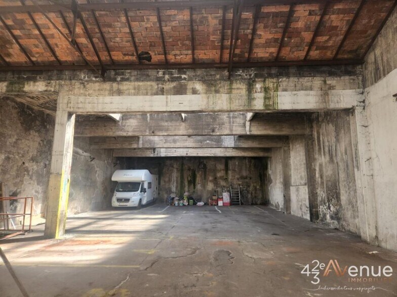 Local d'activités dans Saint-Étienne à vendre - Photo de l’immeuble – Image 2 sur 4