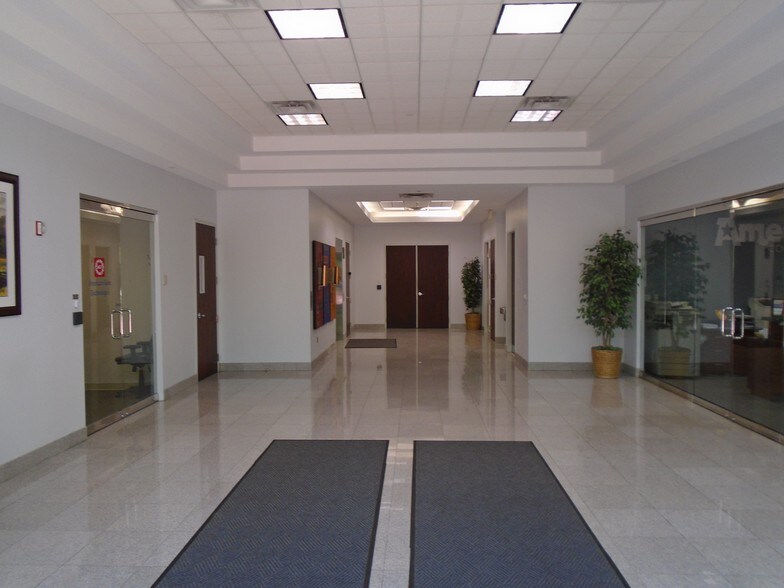 15010 Broschart Rd, Rockville, MD à louer - Photo intérieure – Image 2 sur 17
