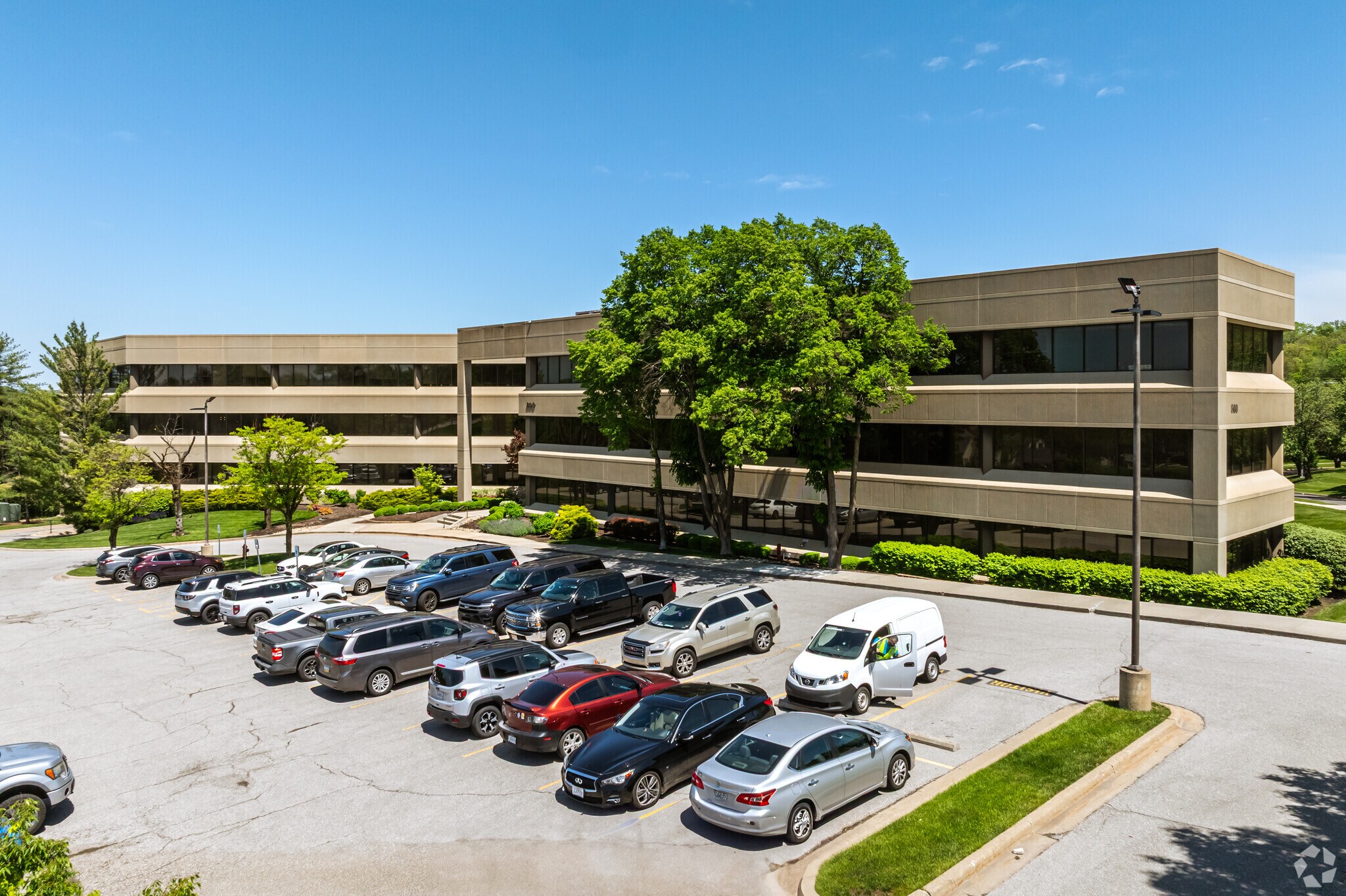 800 E 101st Ter, Kansas City, MO à louer Photo principale– Image 1 sur 28