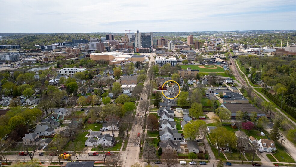 707 E Center St, Rochester, MN à vendre - Photo de l’immeuble – Image 2 sur 20
